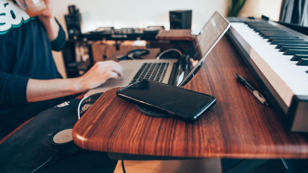 music-laptop-resize
