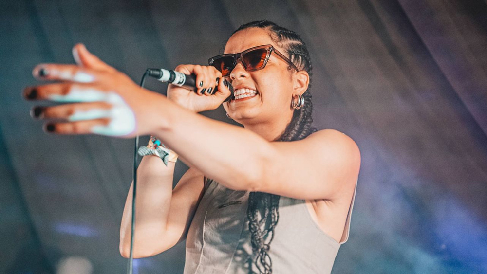 JayaHadADream performing